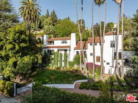 2556 Aberdeen Ave, Los Angeles, CA 90027