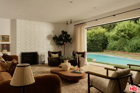 1229 Chantilly Rd, Los Angeles, CA 90077