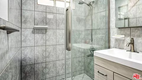 Bath - 7069 Apperson St, Tujunga, CA 91042 photo 1 of 5