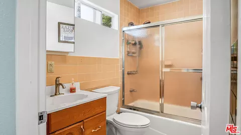 Bath - 7069 Apperson St, Tujunga, CA 91042 photo 4 of 5