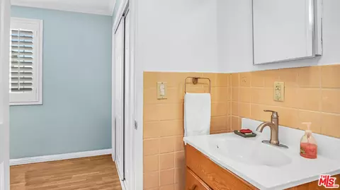 Bath - 7069 Apperson St, Tujunga, CA 91042 photo 5 of 5