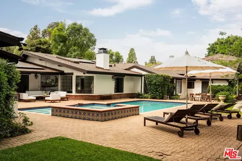4860 Vanalden Ave, Tarzana, CA 91356