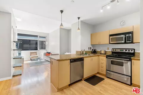 630 W 6th St #613, Los Angeles, CA 90017