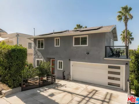 5301 Calatrana Dr, Woodland Hills, CA 91364