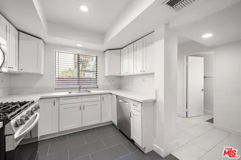 Entry Way - 230 Bethany Rd #120, Burbank, CA 91504 photo 2 of 4