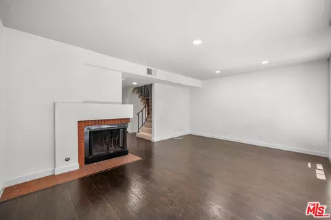 Living - 230 Bethany Rd #120, Burbank, CA 91504 photo 3 of 4