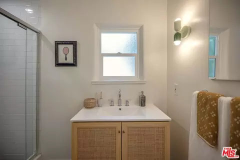 Bath - 1836 Vassar St, Glendale, CA 91204 photo 2 of 4