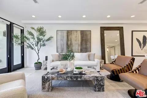 11715 Chenault St #102, Los Angeles, CA 90049