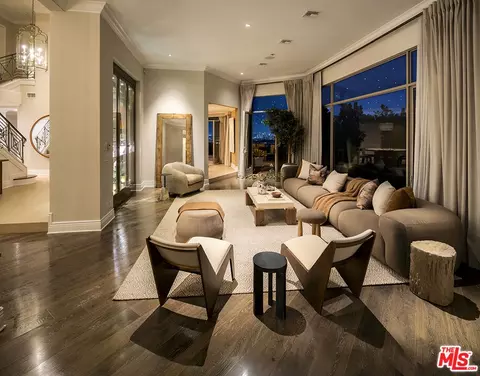 9196 Thrasher Ave, Los Angeles, CA 90069