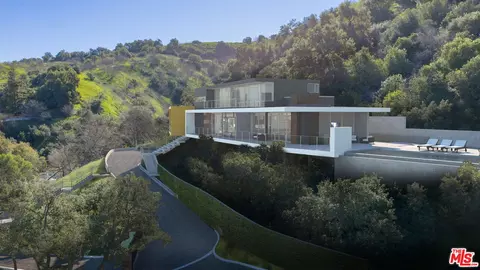 12340 Viewcrest Rd, Studio City, CA 91604 photo 4