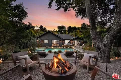 3721 Woodcliff Rd, Sherman Oaks, CA 91403