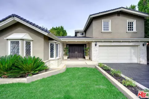 18519 Linnet St, Tarzana, CA 91356