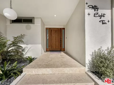 5810 S Halm Ave, Los Angeles, CA 90056