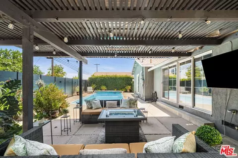 9134 Swinton Ave, North Hills, CA 91343