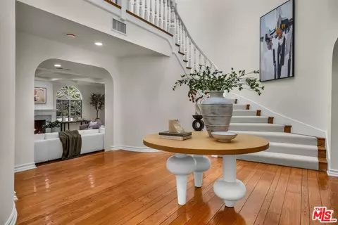 3225 Iredell Ln, Studio City, CA 91604