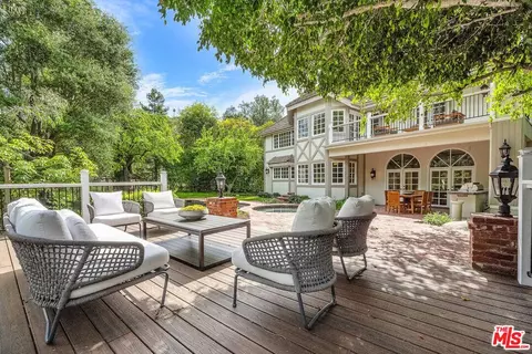 3225 Iredell Ln, Studio City, CA 91604