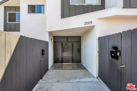 Exterior - 2001 Penmar Ave, Venice, CA 90291 photo 1 of 3