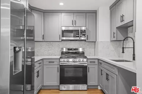 Kitchen - 2001 Penmar Ave, Venice, CA 90291 photo 1 of 1