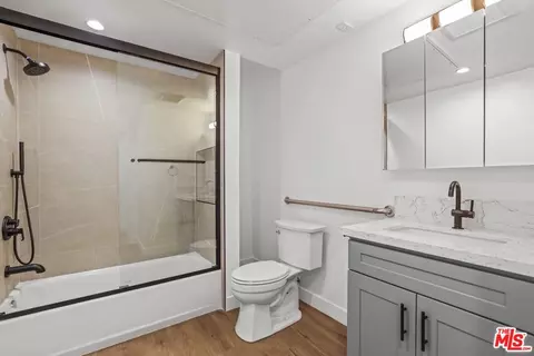 Bath - 2001 Penmar Ave, Venice, CA 90291 photo 1 of 1