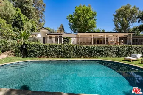 4725 Vanalden Ave, Tarzana, CA 91356