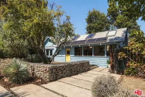 19627 Oxnard St, Tarzana, CA 91356