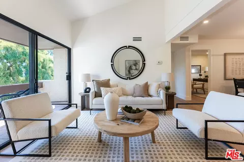 5800 Owensmouth Ave #76, Woodland Hills, CA 91367