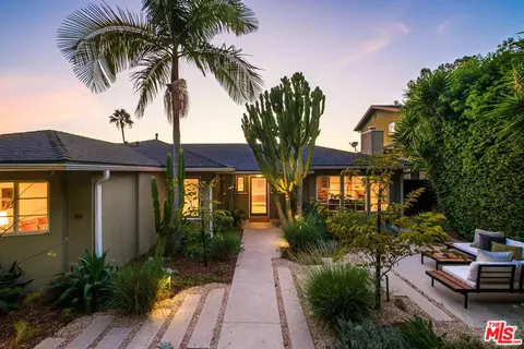 2111 Hollyvista Ave, Los Angeles, CA 90027