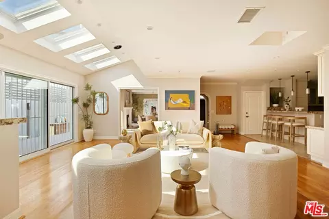 950 S Longwood Ave, Los Angeles, CA 90019