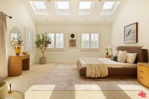 950 S Longwood Ave, Los Angeles, CA 90019