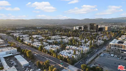 21520 Burbank Blvd #112, Woodland Hills, CA 91367