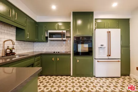 4343 Finley Ave #25, Los Angeles, CA 90027