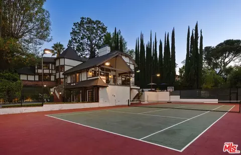 19540 Wells Dr, Tarzana, CA 91356