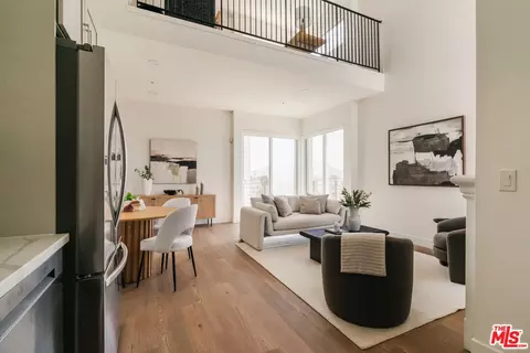 11011 Huston St #212, North Hollywood, CA 91601