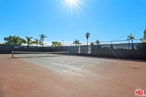 5435 W 64th St, Los Angeles, CA 90056