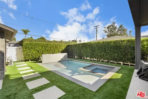 Exterior - 3932 Glencoe Ave, Venice, CA 90291 photo 4 of 5