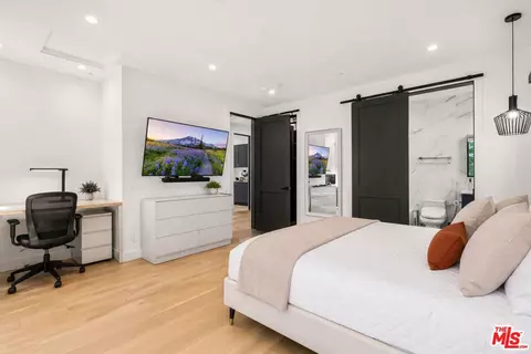Bedroom - 3932 Glencoe Ave, Venice, CA 90291 photo 6 of 14