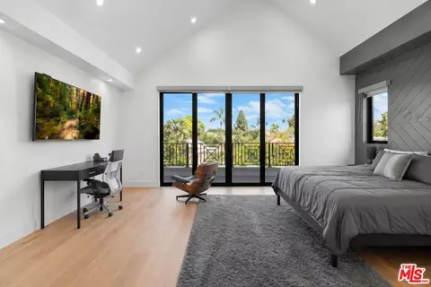 3932 Glencoe Ave, Venice, CA 90291 photo 2