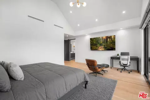 Bedroom - 3932 Glencoe Ave, Venice, CA 90291 photo 2 of 14