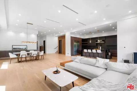 Living - 3932 Glencoe Ave, Venice, CA 90291 photo 2 of 4