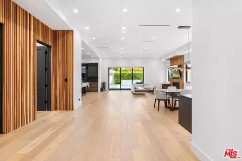Entry Way - 3932 Glencoe Ave, Venice, CA 90291 photo 1 of 1