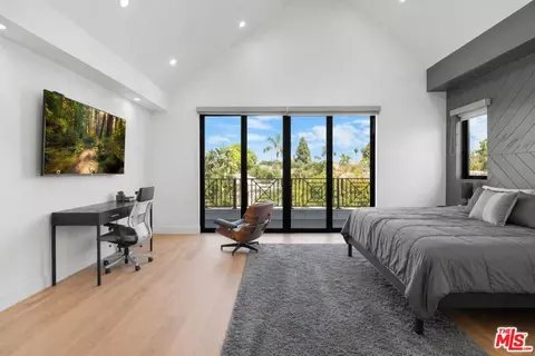 3932 Glencoe Ave, Venice, CA 90291 photo 4