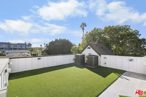 Exterior - 3932 Glencoe Ave, Venice, CA 90291 photo 5 of 5