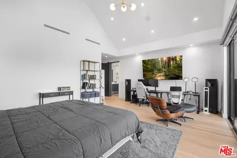 Bedroom - 3932 Glencoe Ave, Venice, CA 90291 photo 14 of 14