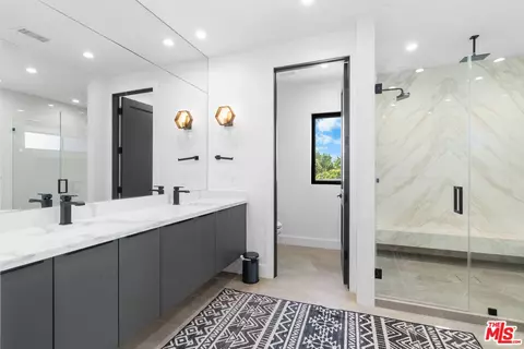 Bath - 3932 Glencoe Ave, Venice, CA 90291 photo 5 of 7