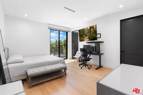 Bedroom - 3932 Glencoe Ave, Venice, CA 90291 photo 9 of 14