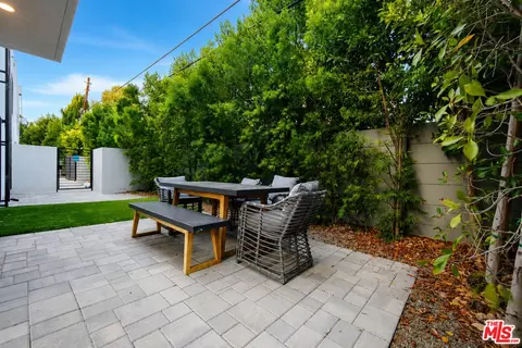 11614 Colfax Meadow Ln, Studio City, CA 91604