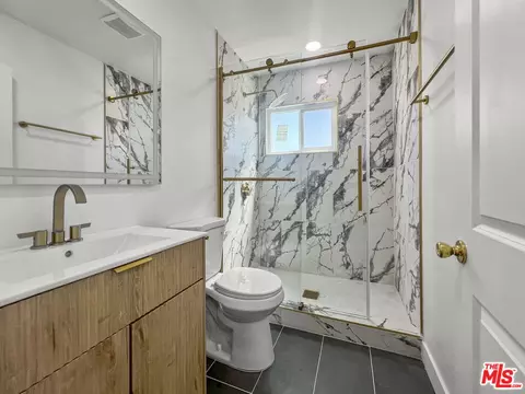 Bath - 9221 Wheeler Ct, Fontana, CA 92335 photo 1 of 1