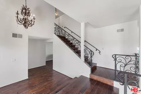 Entry Way - 3381 Elma St, Camarillo, CA 93010 photo 3 of 3
