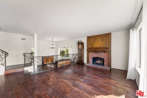 Living - 3381 Elma St, Camarillo, CA 93010 photo 2 of 5
