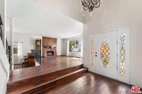 Entry Way - 3381 Elma St, Camarillo, CA 93010 photo 2 of 3